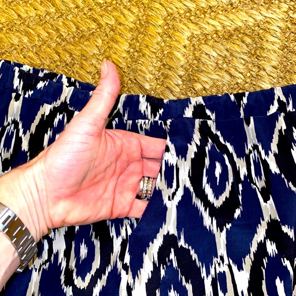 SOLD Amour Vert 100% Silk Aztec Print Elastic Waist Short - Picture 7 of 7